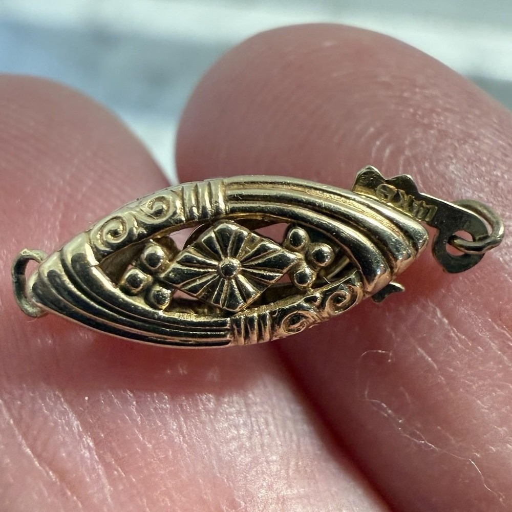 14K Yellow Gold Fish Hook Clasp Floral Filigree Oval 19mm X 8mm, 0.4 gr VTG